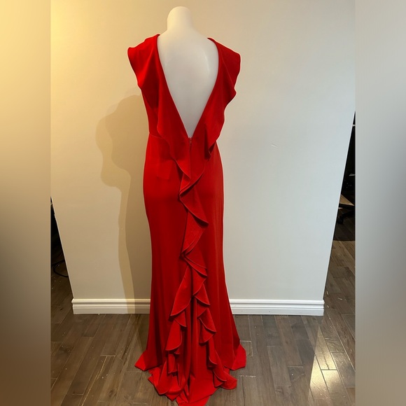 Party dresses
Evening dresses
Graduation dresses - Picture 2 of 2